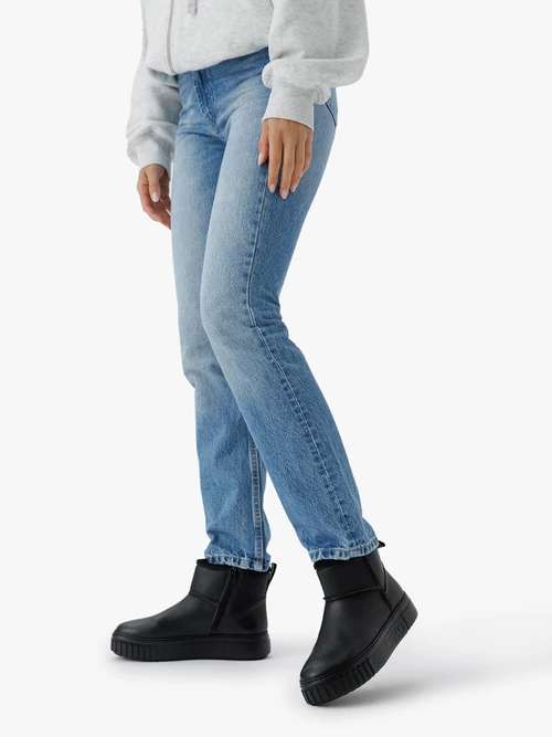 Czarne krótkie śniegowce