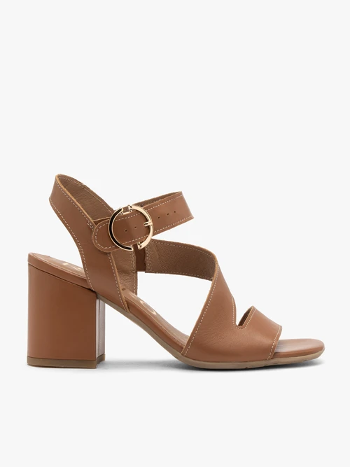 Jasnobrązowe sandały damskie na obcasie