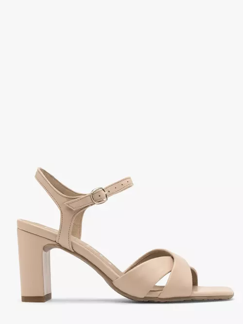 Jasnobeżowe sandały na obcasie