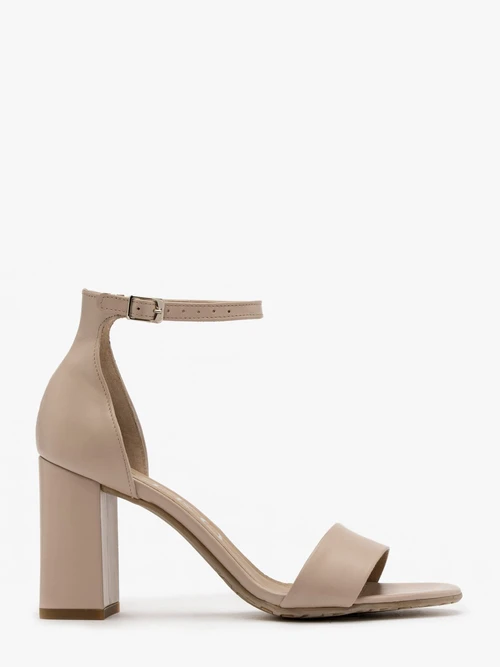 Beżowe sandały na obcasie