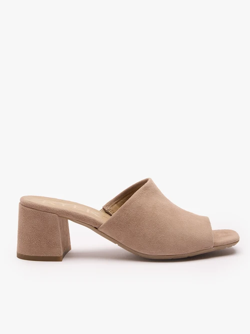 Beżowe klapki na obcasie