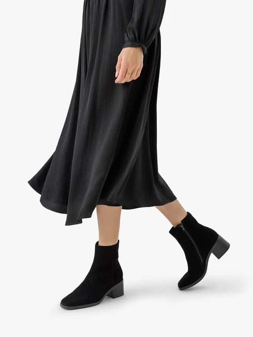 Czarne klasyczne botki ze skóry welurowej