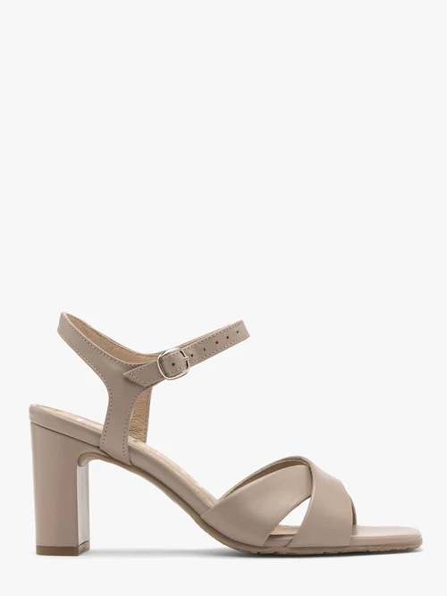 Beżowe sandały na obcasie