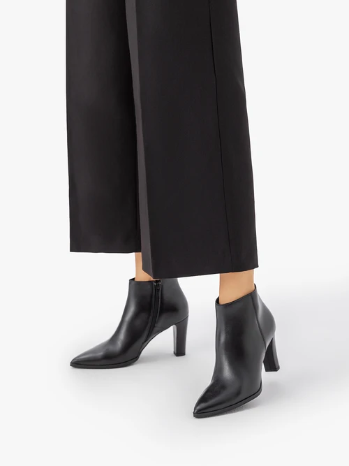 Czarne botki skórzane na słupku