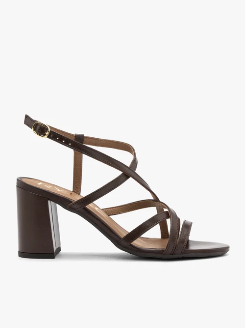 Czekoladowe sandały damskie na obcasie