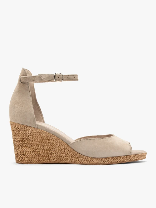 Beżowe sandały ze skóry welurowej na koturnie