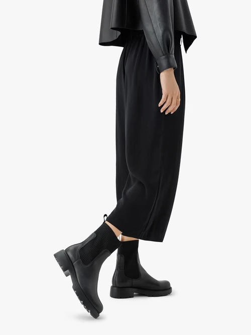 Czarne sztyblety ze ściągaczem