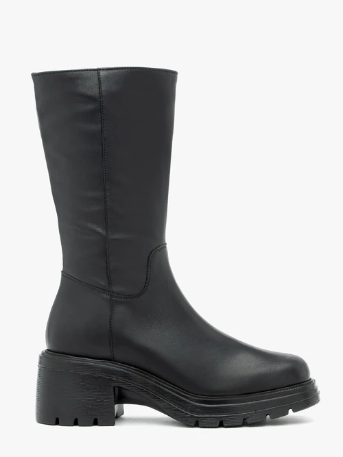 Czarne krótkie kozaki ze skóry licowej