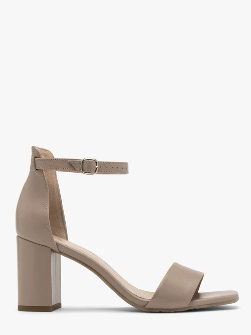 Beżowe sandały na słupku