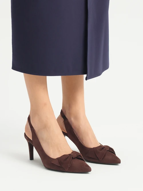 Welurowe czółenka typu slingback z kokardą