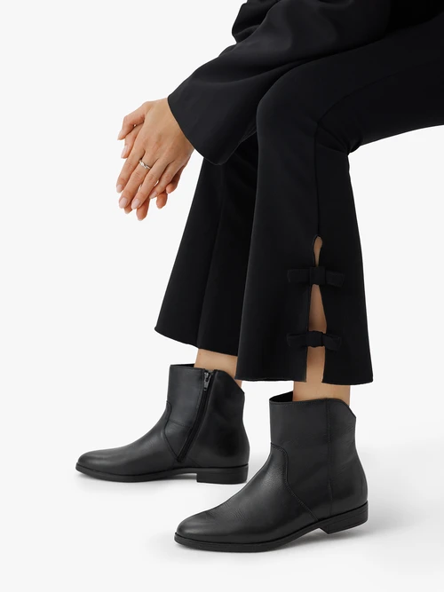 Czarne krótkie kowbojki