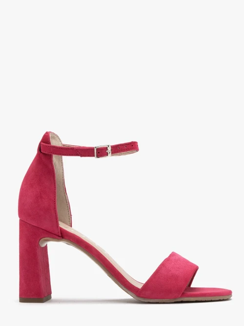 Sandały w kolorze fuksji