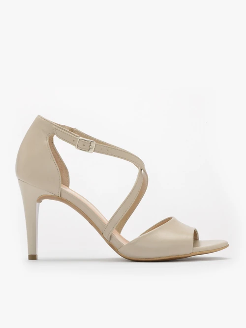 Sandały z ozdobnymi paseczkami