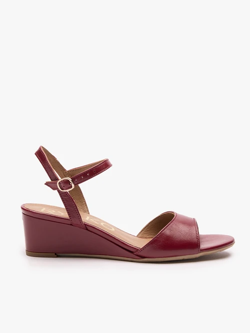Bordowe sandały na koturnie