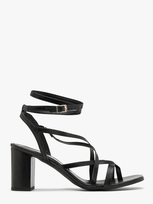 Czarne japonki na obcasie