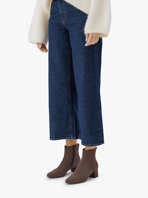 Brązowe botki na słupku ze skóry welurowej