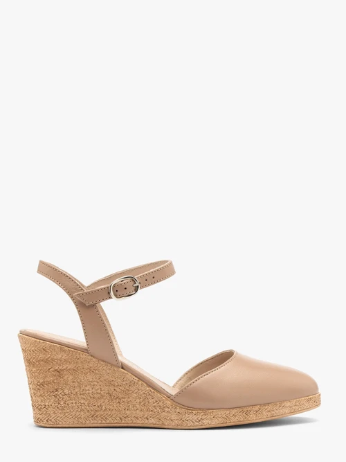 Beżowe czółenka na platformie