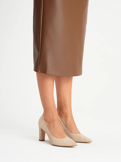 Welurowe czółenka na grubej szpilce