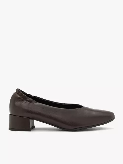 Czekoladowe czółenka z gumką