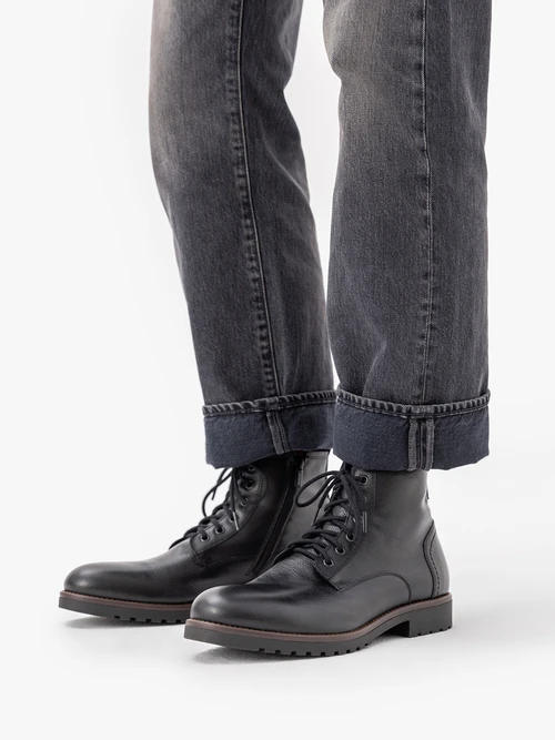 Czarne ocieplane kożuchem trzewiki