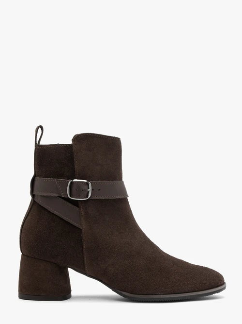 Brązowe botki z paskiem i klamrą