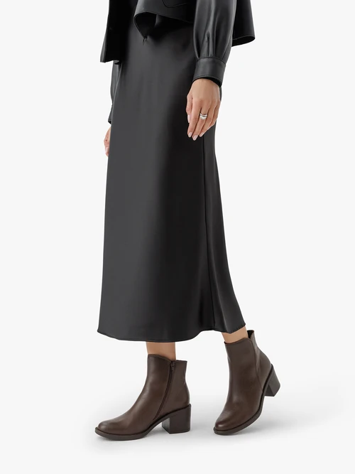 Ciemnobrązowe botki na słupku