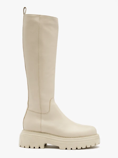 Kremowe kozaki z wąską cholewką