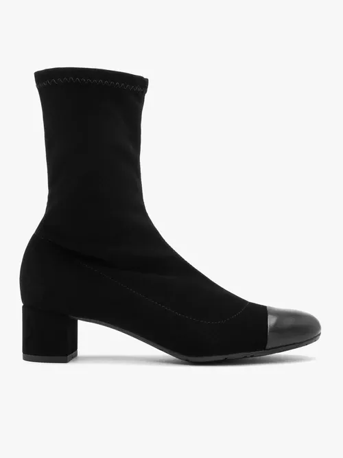 Czarne botki z lakierowanym noskiem