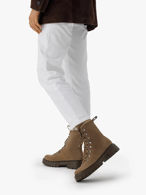 Szare welurowe śniegowce