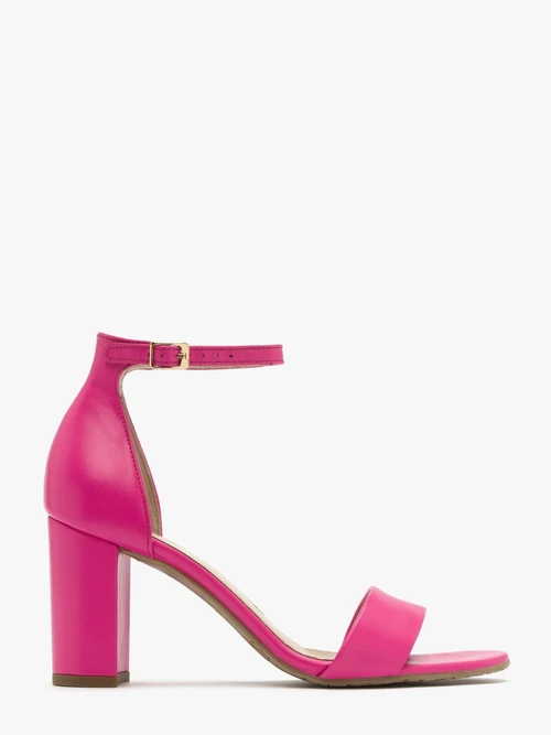 Sandały na słupku w kolorze fuksji