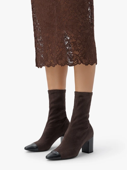 Brązowe elastyczne botki z czarnym noskiem