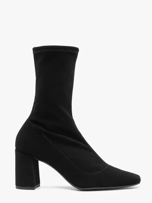 Czarne wyższe botki skarpetowe na słupku