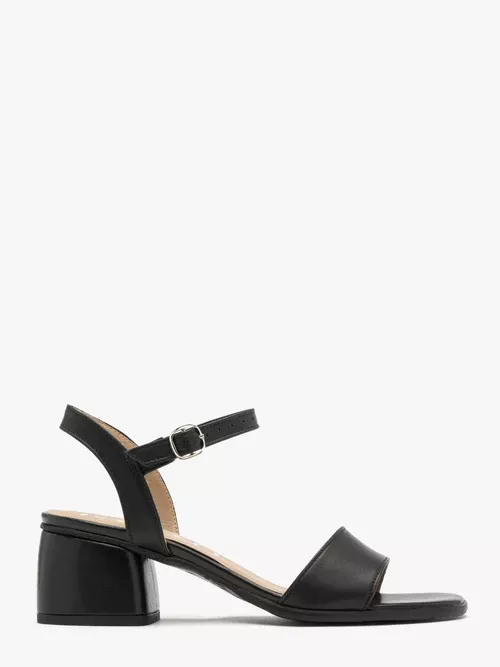 Czarne sandały na niskim obcasie