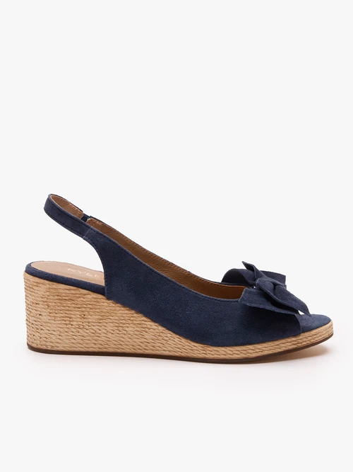 Granatowe sandały na koturnie z kokardą