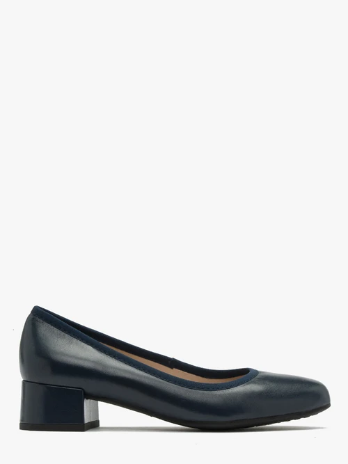 Granatowe czółenka na niskim obcasie