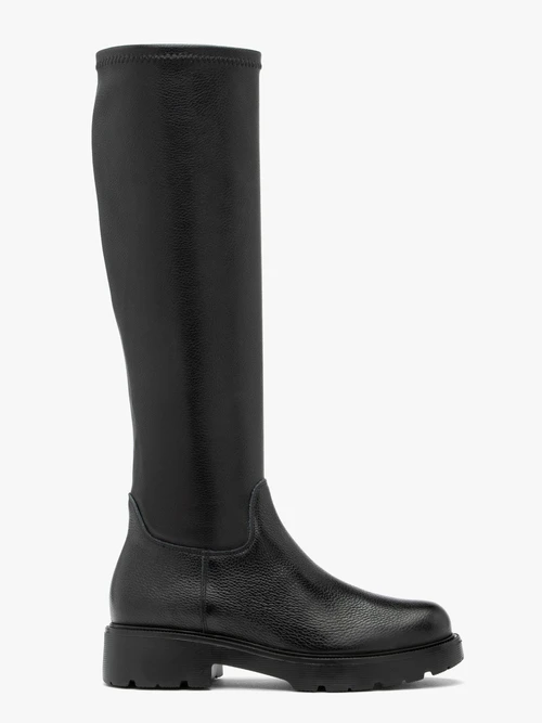 Czarne kozaki z elastyczną cholewką na lekkim spodzie