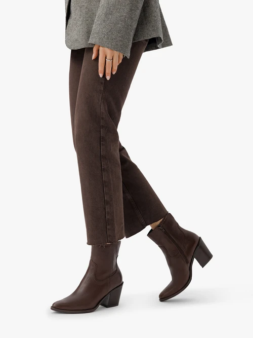 Brązowe botki skórzane na słupku