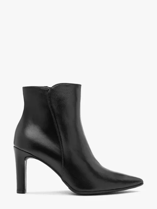 Czarne botki na obcasie ze skóry licowej