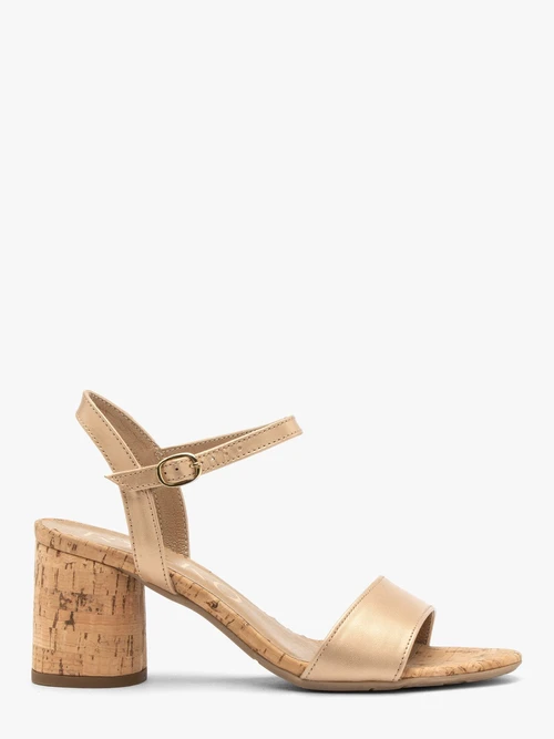 Złote sandały na obcasie obleczonym korkiem
