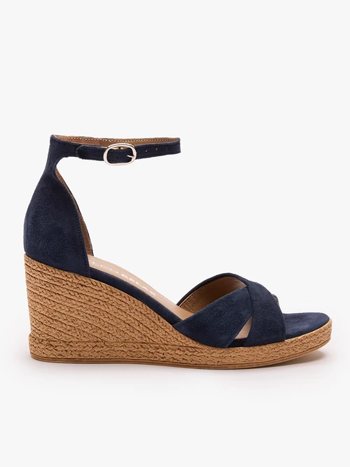 Granatowe sandały na koturnie