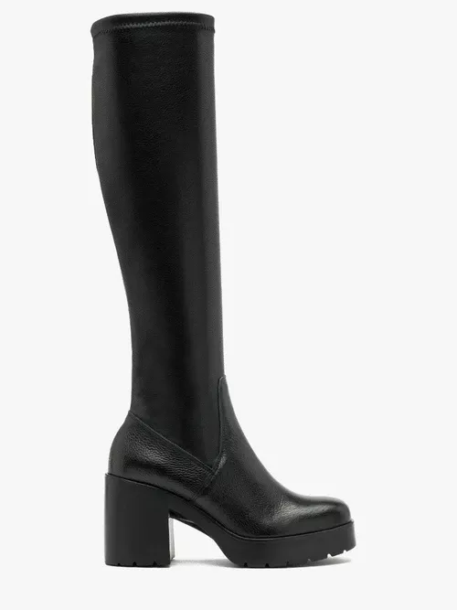 Czarne kozaki z elastyczną cholewką