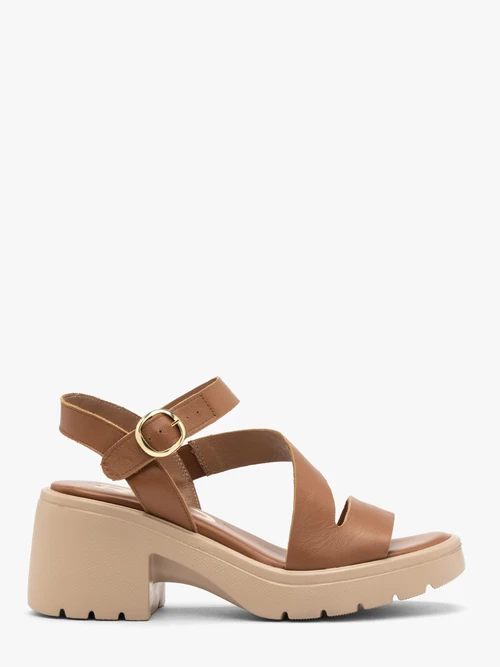 Jasnobrązowe sandały damskie z platformą