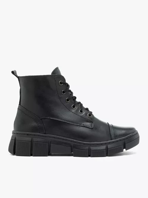 Czarne trzewiki ocieplane kożuchem