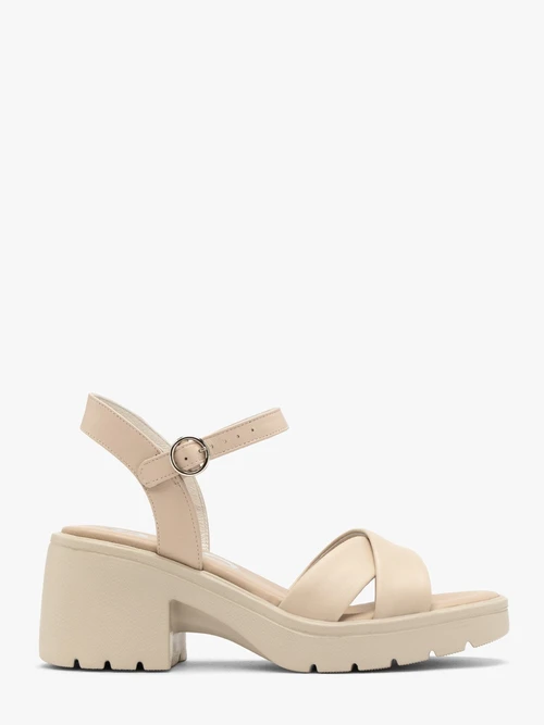 Kremowe sandały na masywnym spodzie