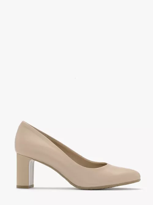 Beżowe czółenka na słupku