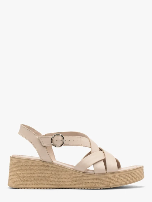 Beżowe sandały na koturnie