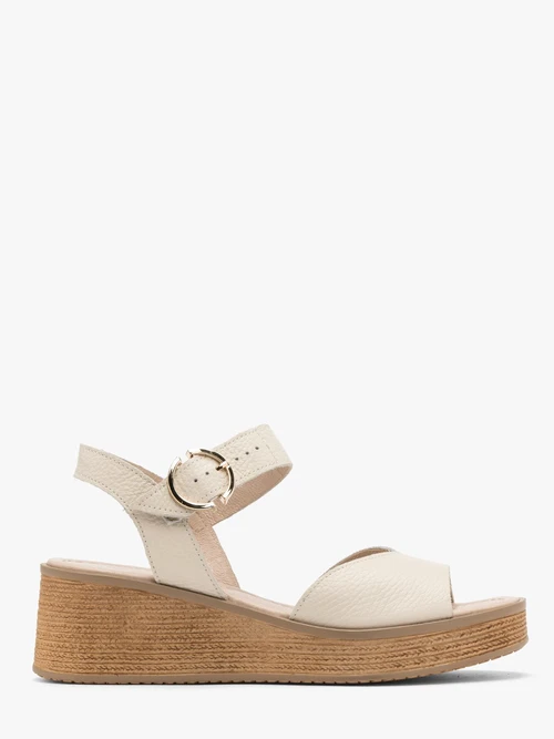 Kremowe sandały na platformie