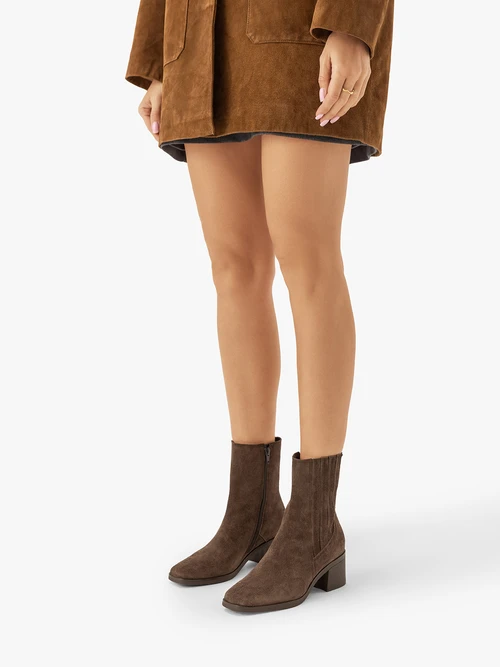 Brązowe sztyblety na słupku z przeszyciami