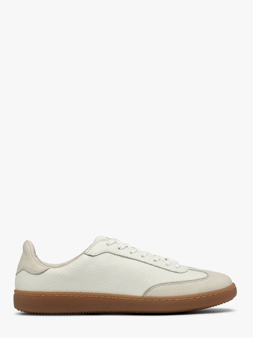 Kremowe półbuty w stylu sportowym na płaskim beżowym spodzie