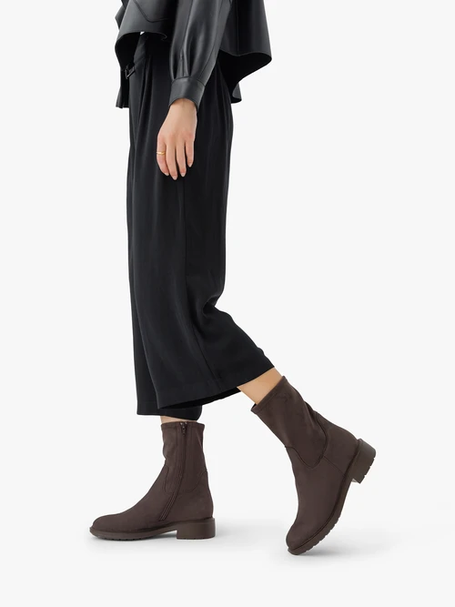 Brązowe wyższe botki z elastyczną cholewką